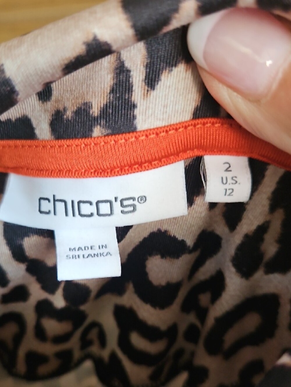 Chico's Long Sleeve Leopard Print Pullover with Orange Zip Size 2 - Picture 6 of 8